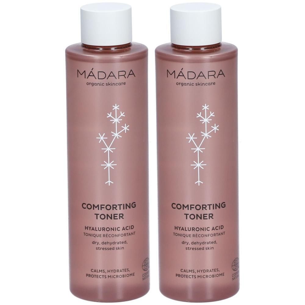 Twee flessen Mádara toner. Roze flessen met witte dop. Opschrift: Comforting Toner, Hyaluronzuur.