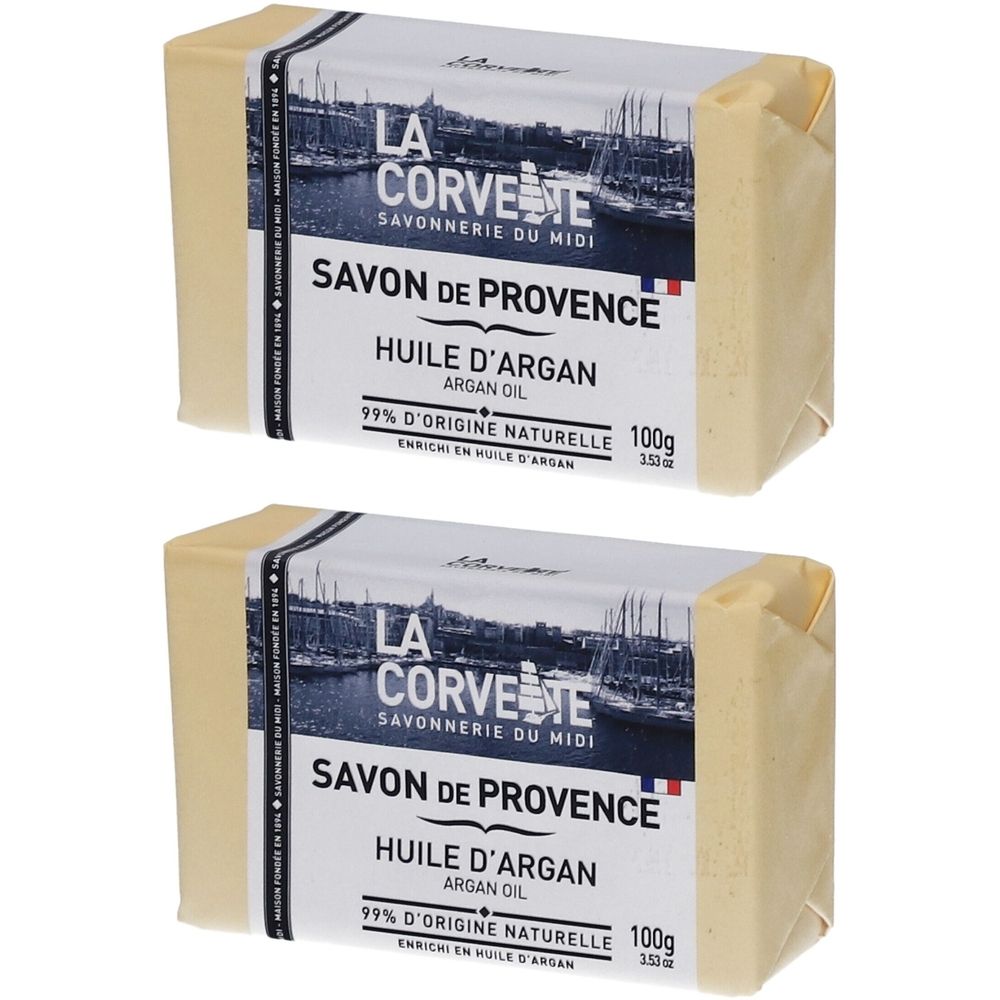 Deux savons emballés. Inscription: Savon de Provence, Huile d'Argan, 99% d'origine naturelle. Marque: La Corvette.