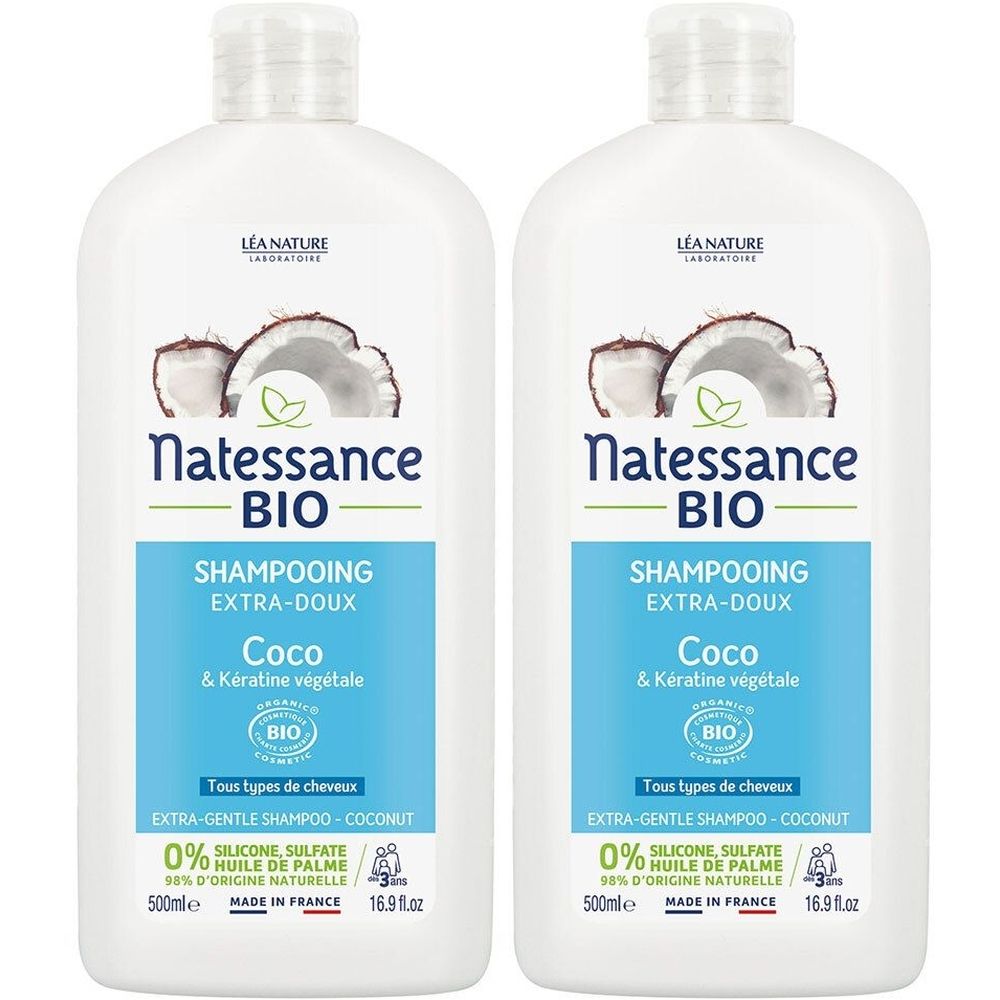 Twee witte shampoo flessen met blauwe etiketten. Opschrift: Natessance BIO Shampooing Extra-Doux Coco & Kératine végétale.