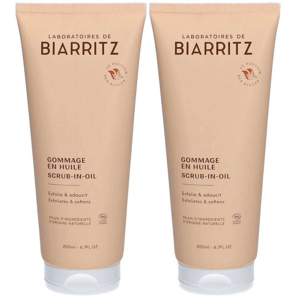 Twee tubes lichaamsscrub. Beige tubes met witte doppen. Opschrift: Laboratoires de Biarritz, Gommage en Huile, Scrub-in-Oil.