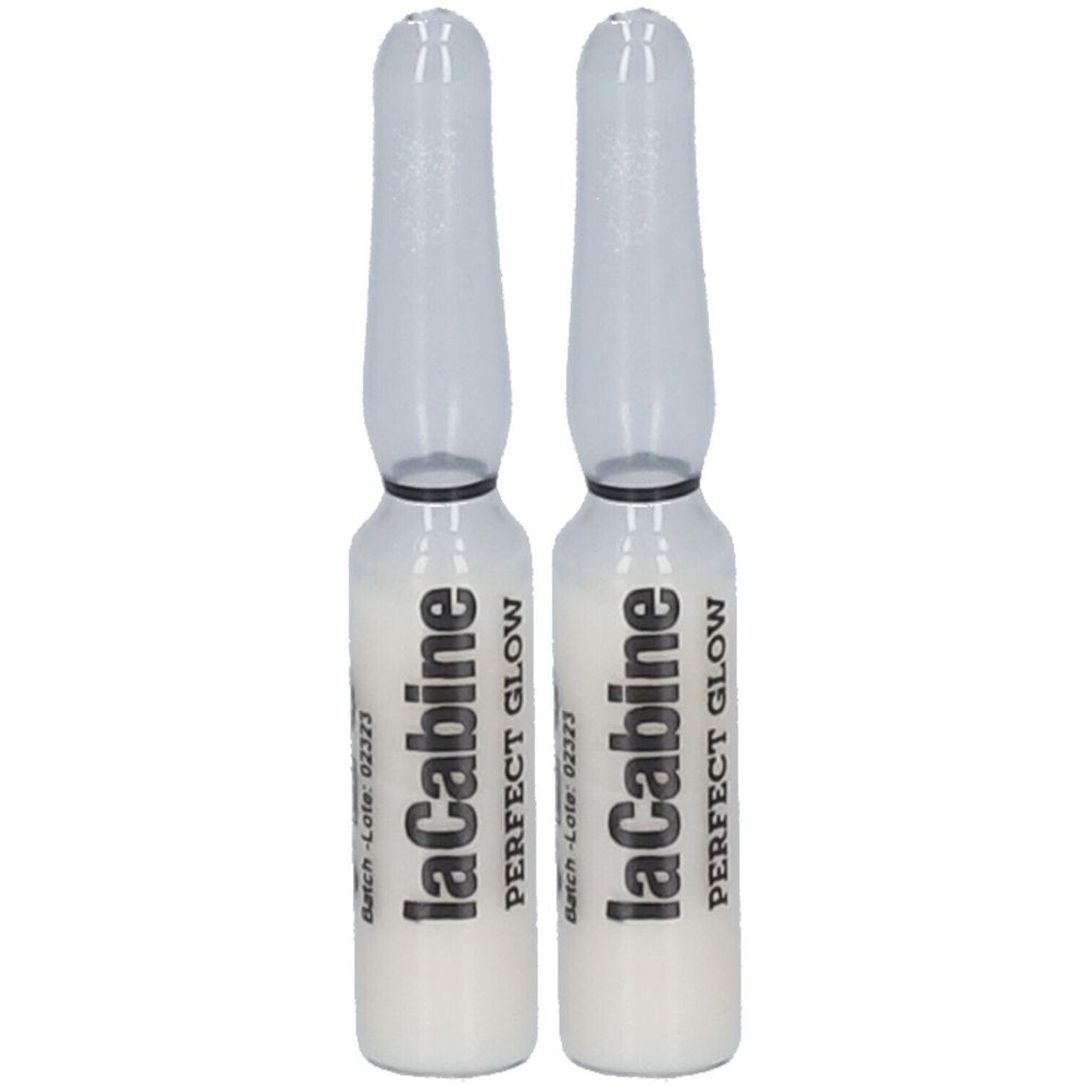 Twee ampullen met witte vloeistof. Opschrift: laCabine PERFECT GLOW. Batchnummer 02323.