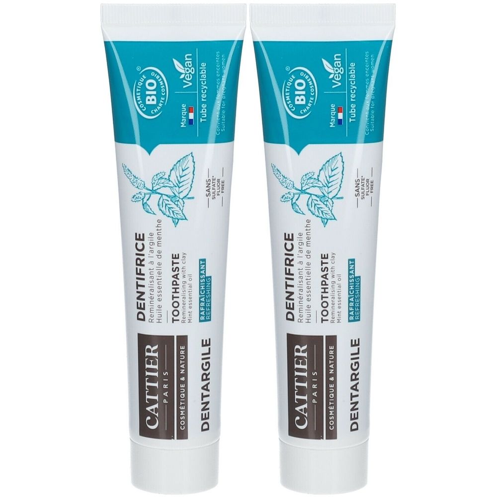 Twee tubes Cattier Dentargile tandpasta. Wit, met blauwe dop en tekst. Bio-certificering en Vegan-keurmerk.