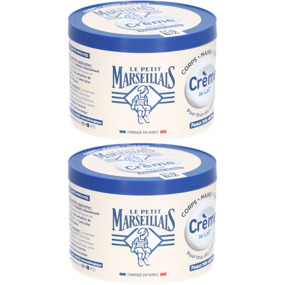 Twee crème potten met blauwe deksels. Opschrift: LE PETIT MARSEILLAIS, Crème au Lait, voor de zeer droge huid.