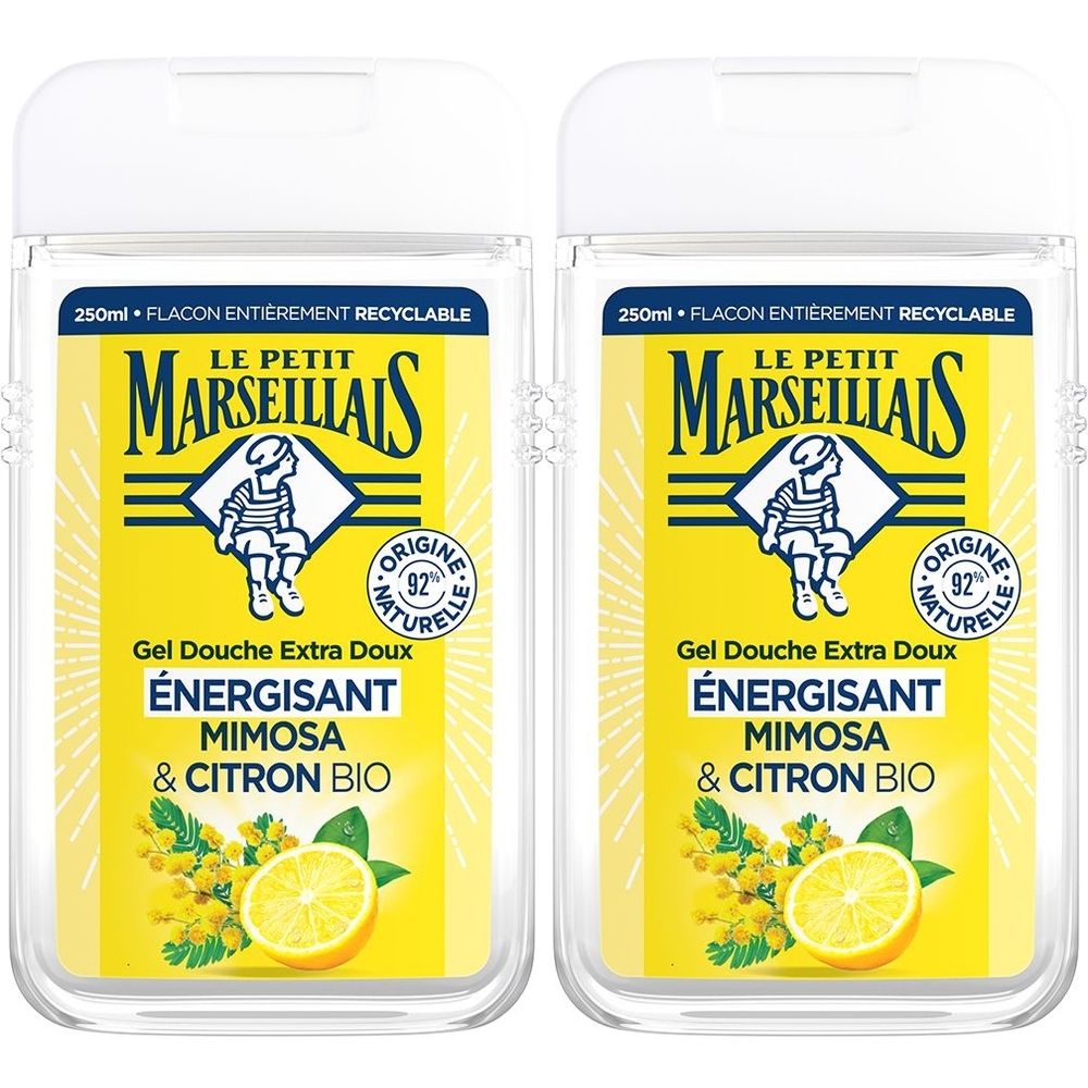 Deux flacons transparents avec étiquette jaune. Inscription : Le Petit Marseillais, Gel Douche Extra Doux Énergisant Mimosa & Citron BIO. Illustration de mimosa et citron.