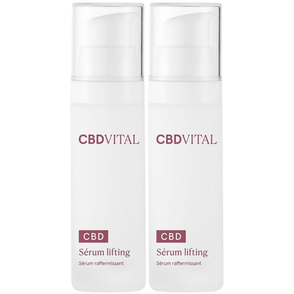 Twee witte flacons met pomp. Op elke flacon staat CBDVITAL en CBD Sérum lifting.