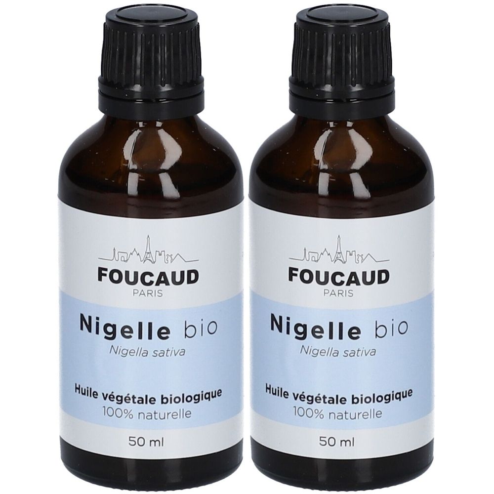 Twee bruine glazen flessen met zwarte dop. Labels met "FOUCAUD PARIS", "Nigelle bio" en andere tekst. 50 ml.