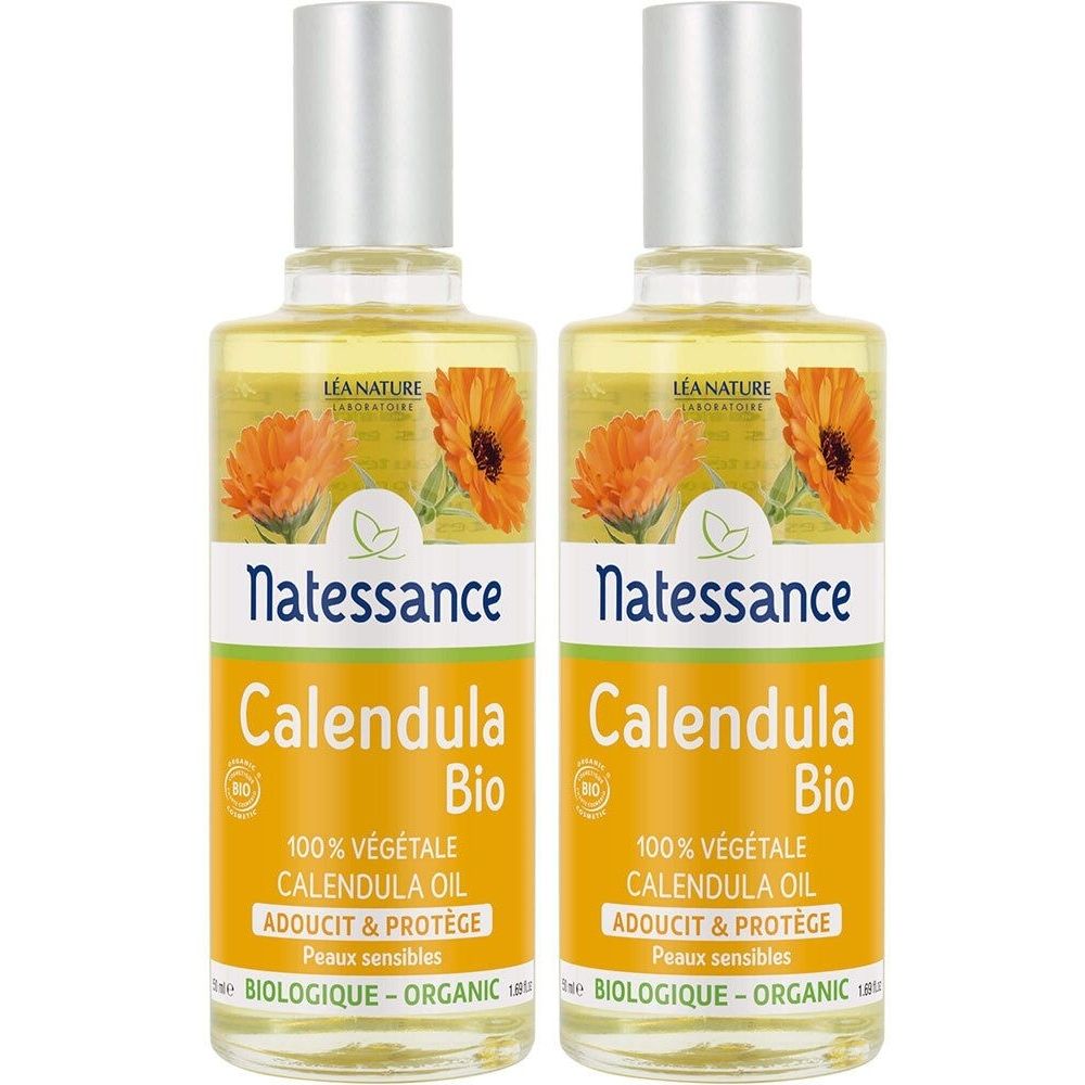 Twee flessen gele olie. Opschrift: Natessance Calendula Bio. Bevat 100% plantaardige calendula-olie. Voor de gevoelige huid.