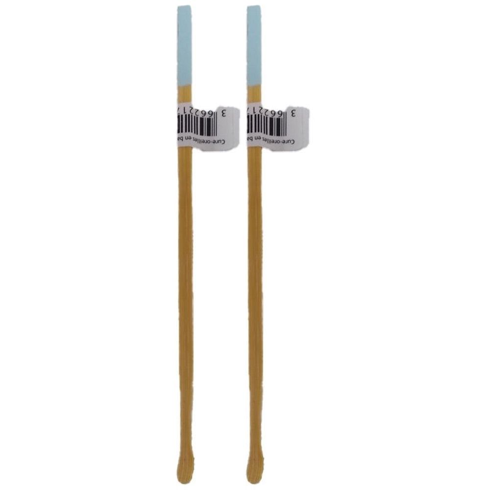 Deux bâtonnets auriculaires en bois, extrémités peintes en bleu clair. Chaque bâtonnet porte une étiquette avec un code-barres.