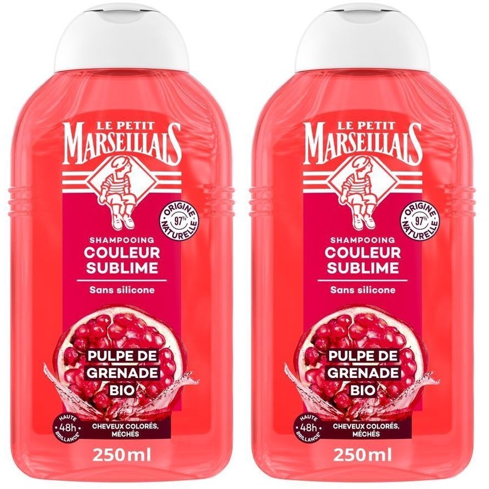 Twee rode shampoo flessen, witte dop. Opschrift: Le Petit Marseillais, bio granaatappel. 250ml.