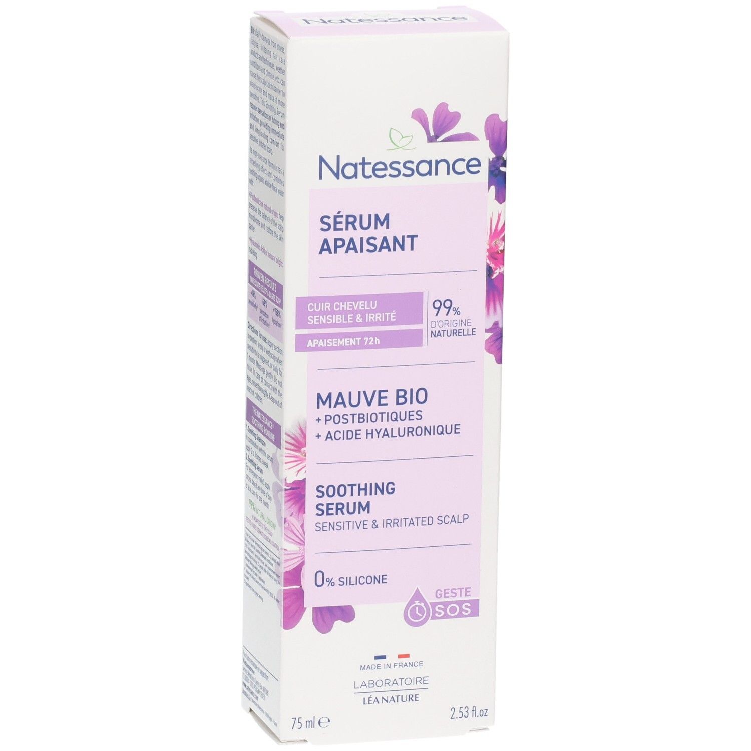 Verpakking van NATESSANCE SERUM APAISANT. Wit en paars. Tekst: SERUM APAISANT, 99% naturelle, 75ml. Ingrediënten zichtbaar.