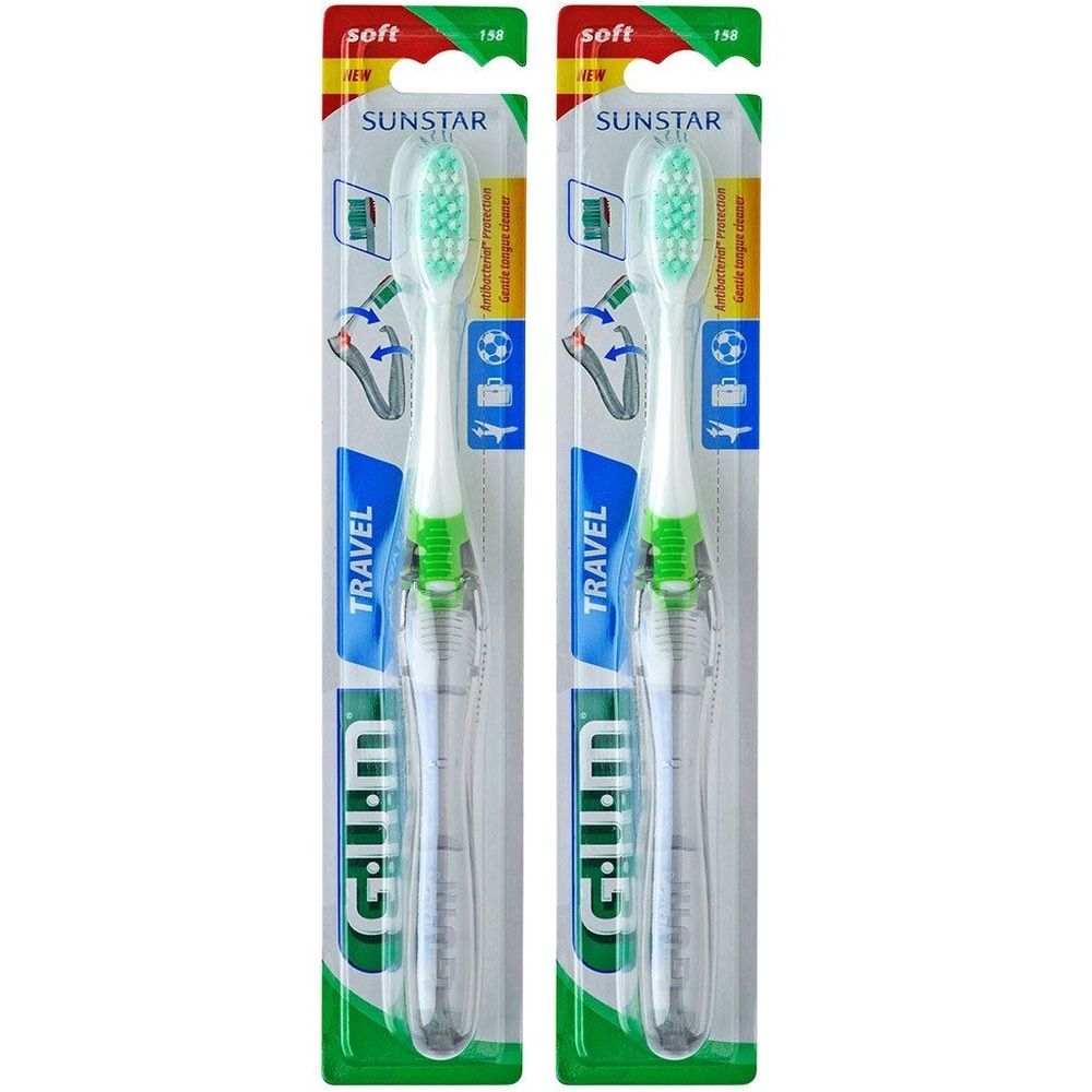 Deux brosses à dents de voyage GUM, SUNSTAR. Soie verte, manche blanc et vert. Emballage avec symboles de voyage. Étiquette "soft".