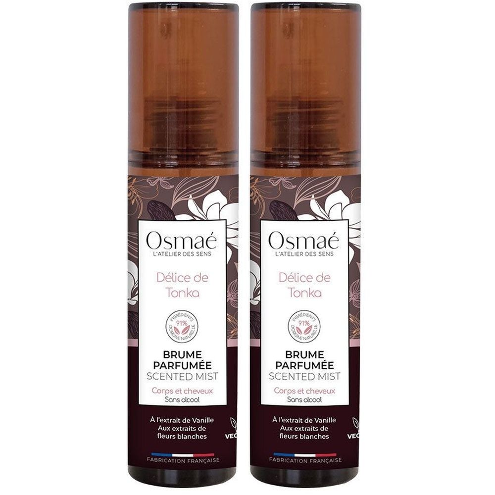 Twee spuitflessen. Opschrift: Osmaé, Délice de Tonka, Brume Parfumée Scented Mist. Voor lichaam en haar. Zonder alcohol. Franse fabricage.