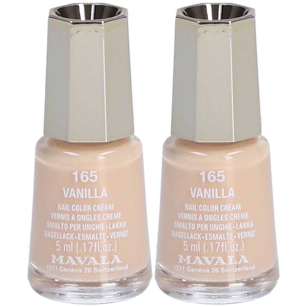 Twee flesjes nagellak, lichtbeige. Opschrift: VANILLA, 5 ml, MAVALA. Zilverkleurige dop.