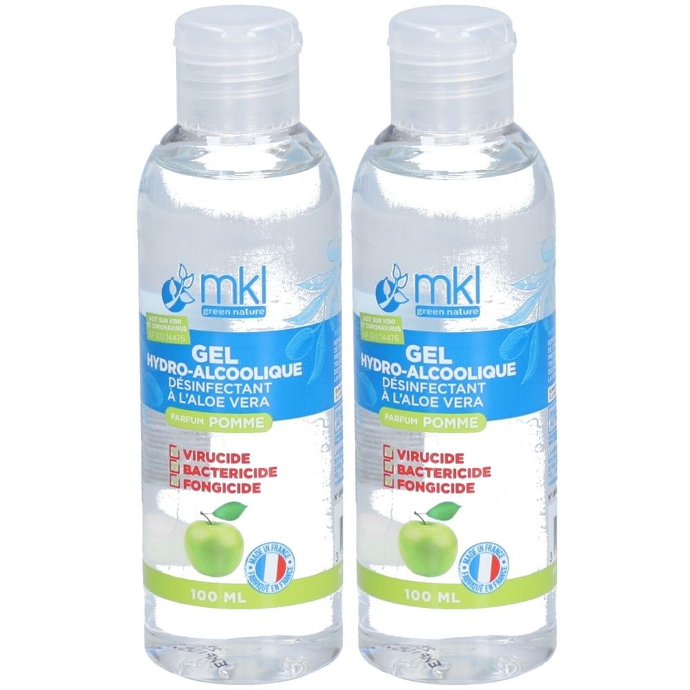 Deux flacons de gel hydro-alcoolique MKL Green Nature. Liquide clair dans des flacons transparents avec des étiquettes bleu-vert. Texte: Gel, désinfectant, pomme.