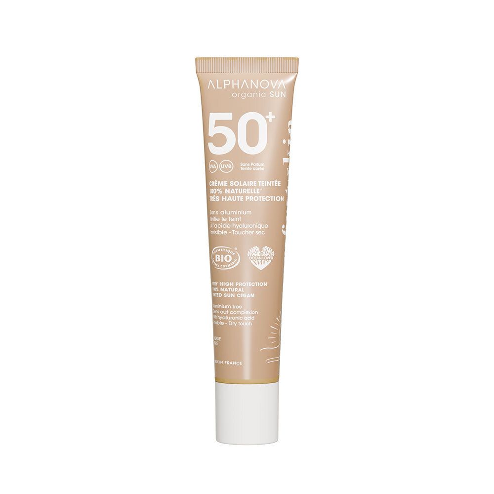 Beige tube met witte dop. Tekst: Alphanova, 50+, Crème solaire teintée, Bio-certificering.