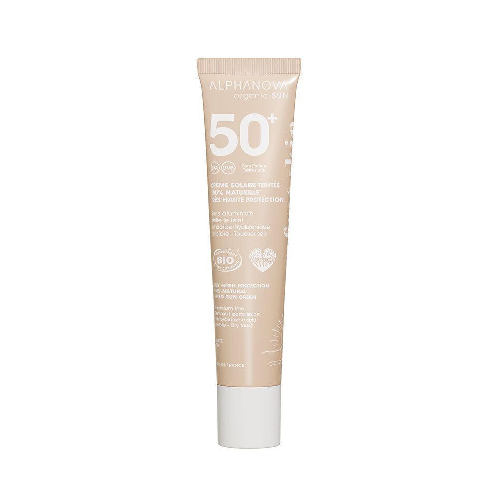Beige tube met witte dop. Opschrift: Alphanova, 50+, Crème solaire teintée, Bio-certificering.