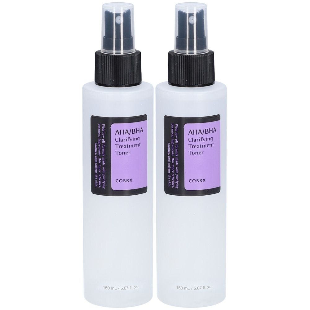 Twee witte sprayflessen met zwarte doppen. Op elke fles een paars etiket met tekst: AHA/BHA Clarifying Treatment Toner, COSRX.