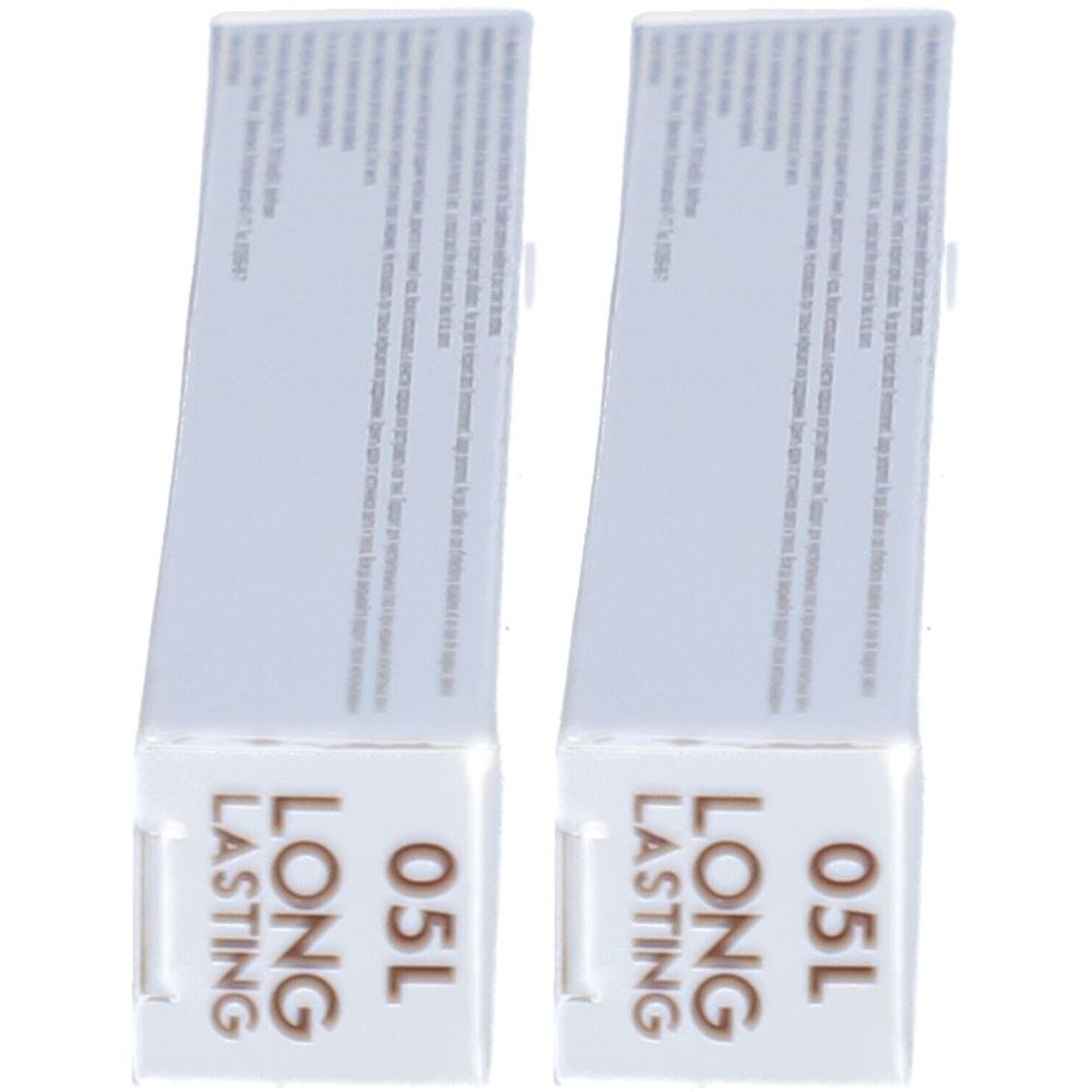 Twee witte dozen met tekst. Vooraan, in bruin, "LONG LASTING 05L".