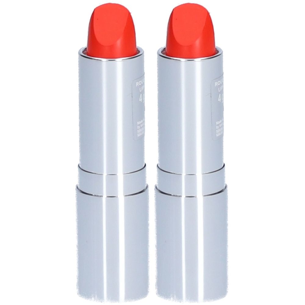 Twee rode lippenstiften in zilveren hulzen. Er staat tekst op de hulzen.