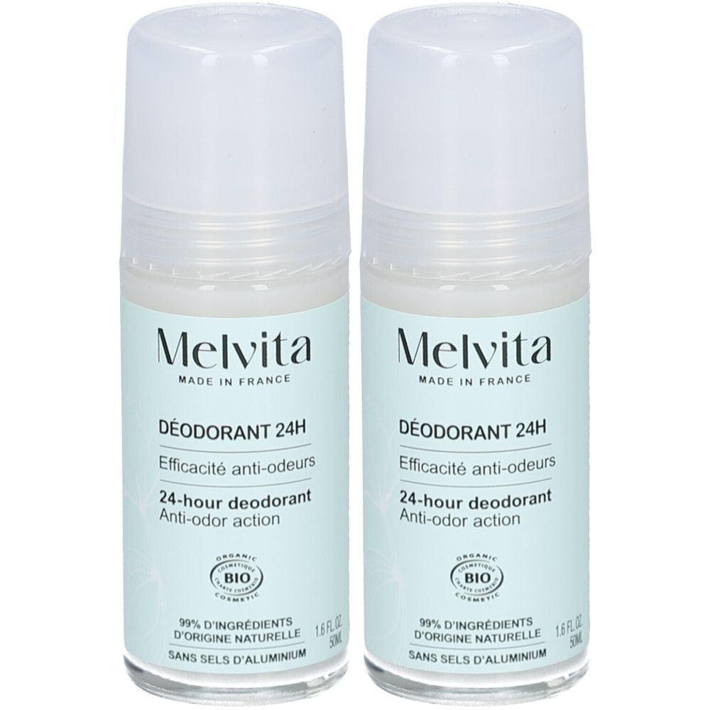 Twee roll-on deodorants. Lichtblauwe etiketten met witte tekst. Merk Melvita, 24h deodorant, bio-certificering. Zonder aluminiumzouten.