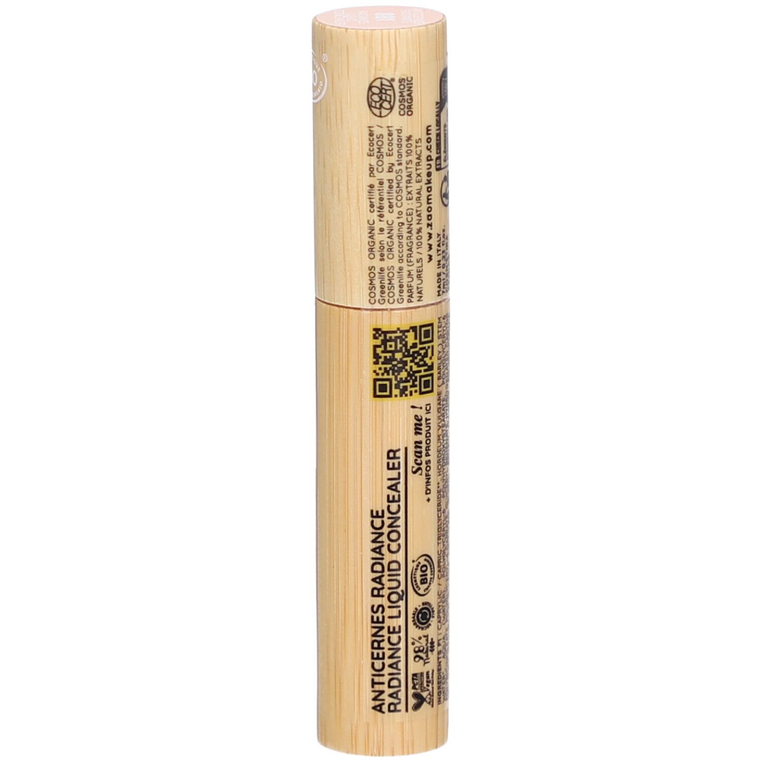 Concealer Zao. Contenant en bambou. Nom du produit: Anticernes Radiance. QR code et informations produit. Vue latérale.