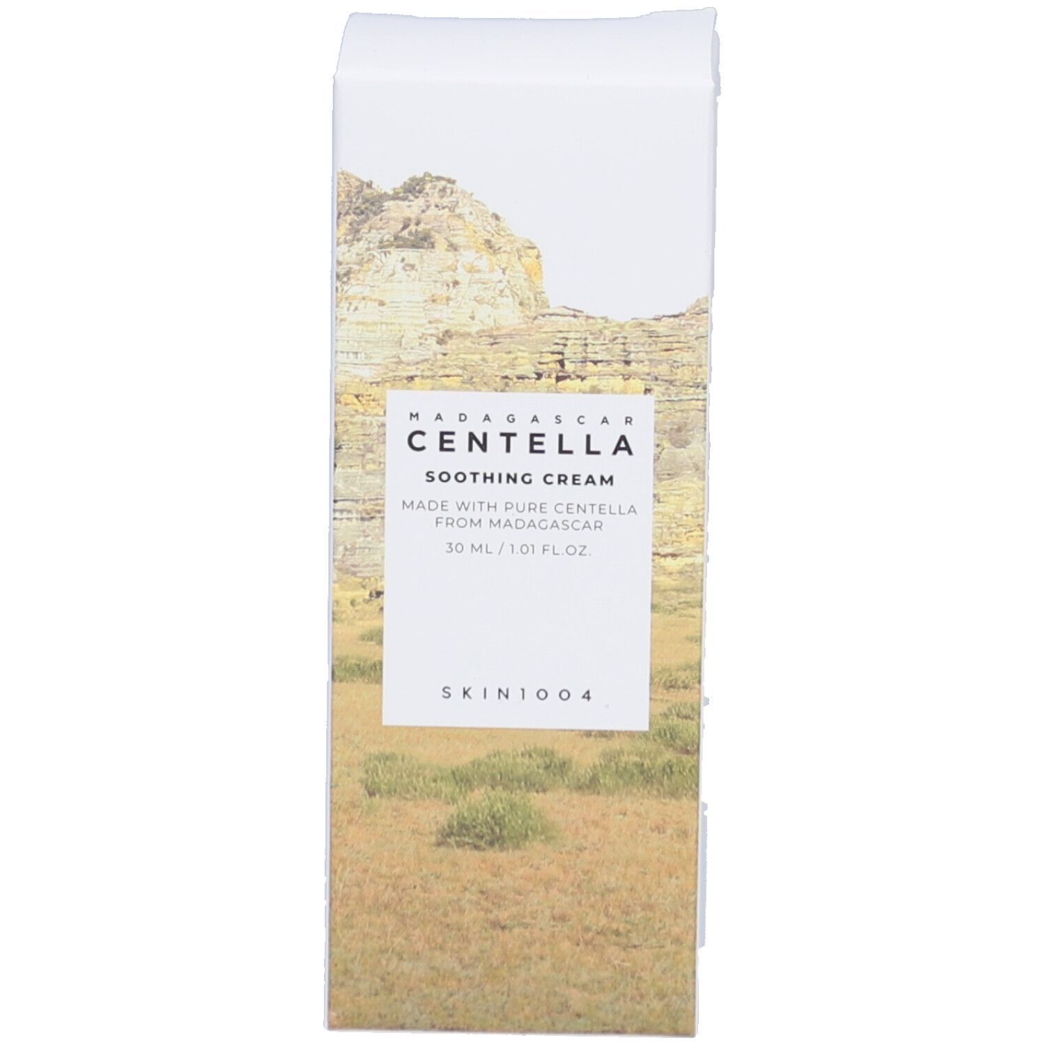 Witte productverpakking met landschapsafbeelding. Tekst: CENTELLA SOOTHING CREAM, SKIN1004.