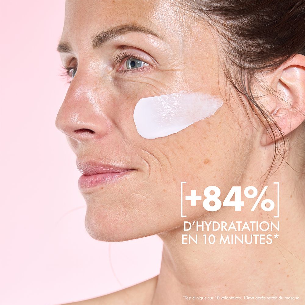Vrouw met crème op de huid. Tekst: +84% hydratatie in 10 minuten.