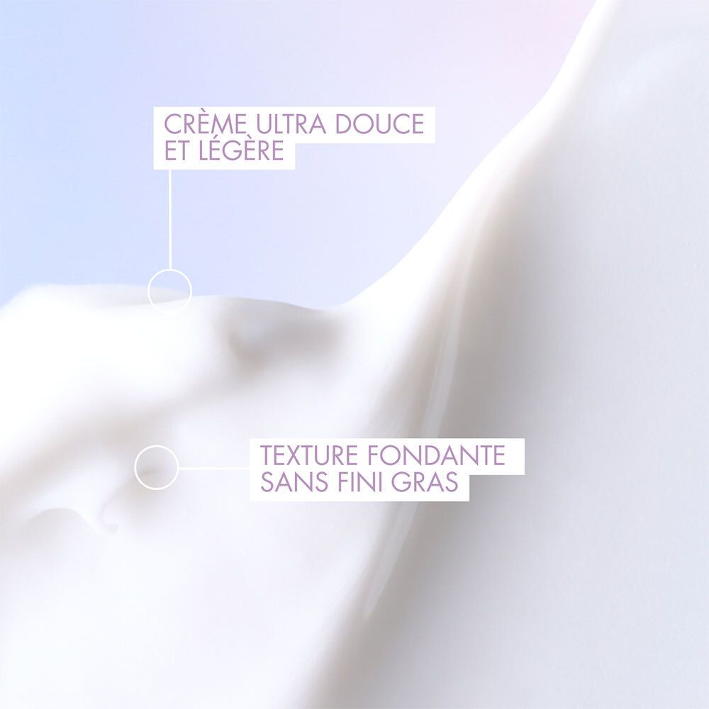 Close-up van crème. Tekst: Crème ultra douce et légère, Texture fondante sans fini gras.