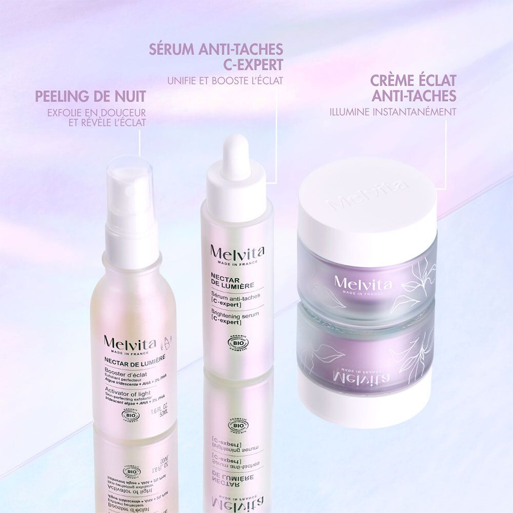 Drie Melvita-producten: Serum, Crème, Peeling. Tekst: Sérum anti-taches, Crème éclat anti-taches.