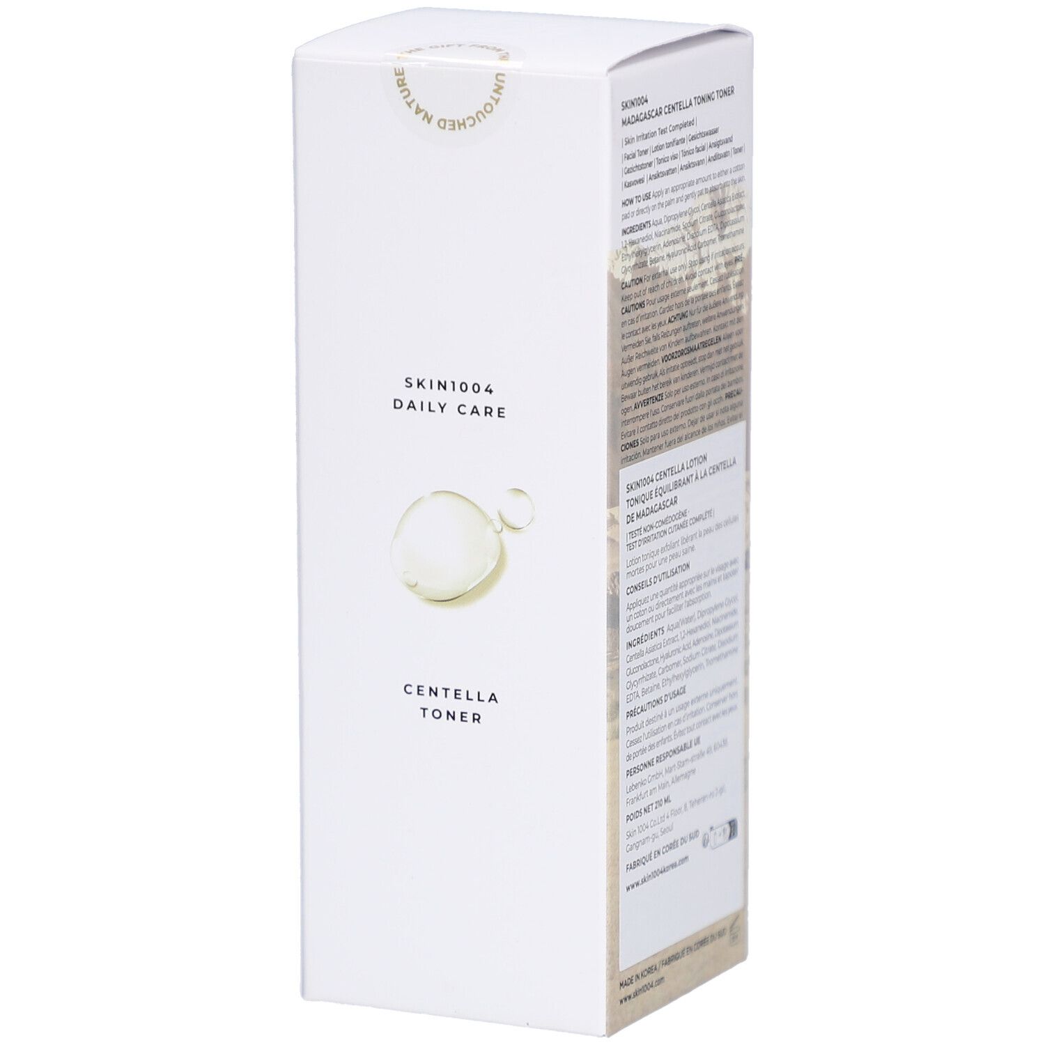 Boîte blanche avec texte et illustrations. Texte: SKIN1004 DAILY CARE, CENTELLA TONER. Inscription: 210 ml / 7.10 fl.oz.