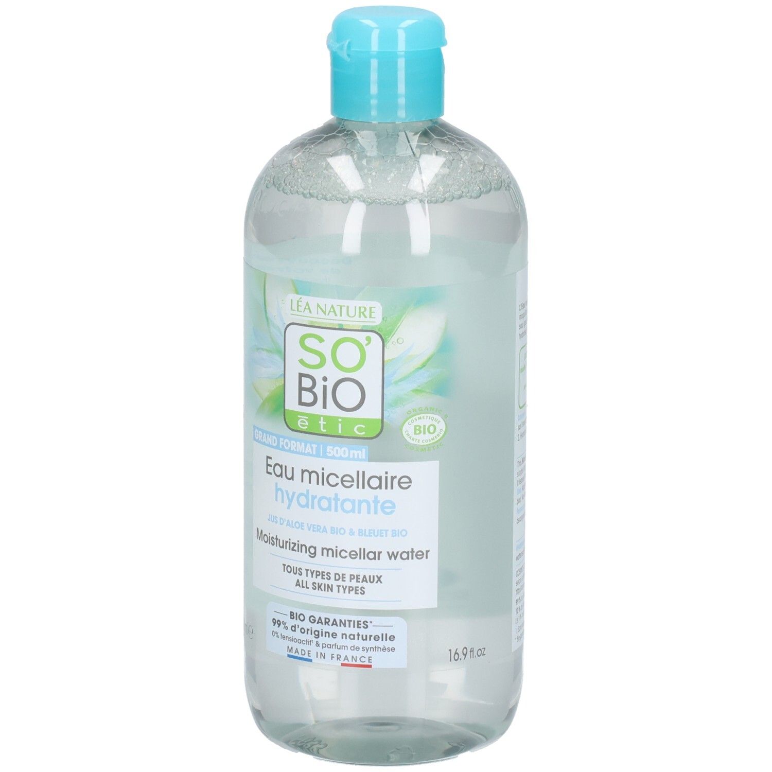 Transparante fles met blauwe dop. Opschrift: So Bio Etic, Eau micellaire hydratante. Voor alle huidtypen.