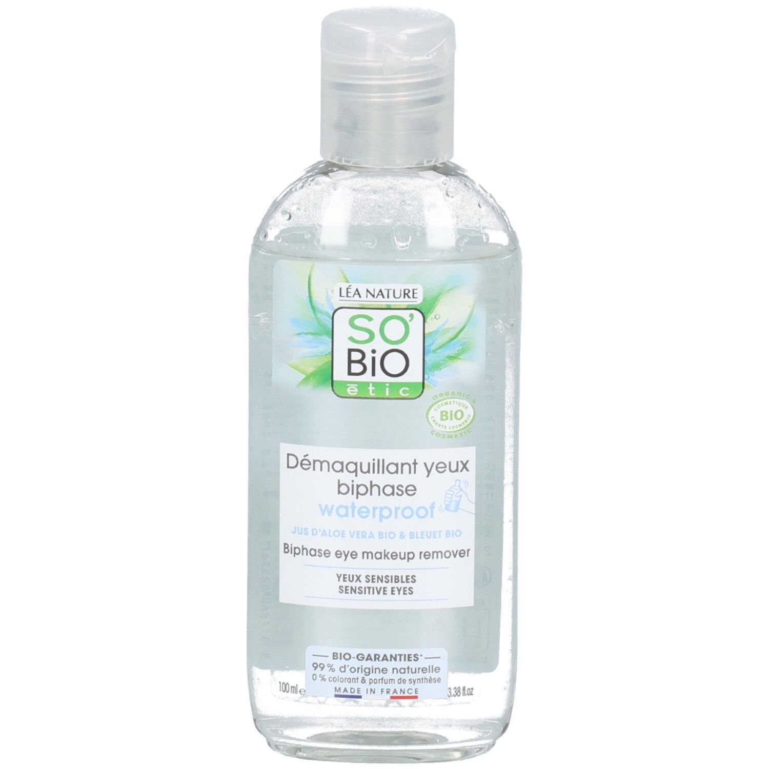 Transparante fles met witte dop. Etiket met productnaam, logo en tekst. Bio-certificering.