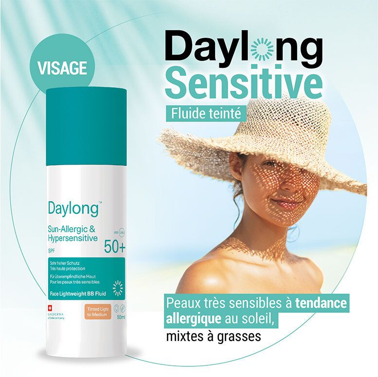 DAYLONG getinte gezichtsvloeistof SPF 50+ met vrouw op strand.