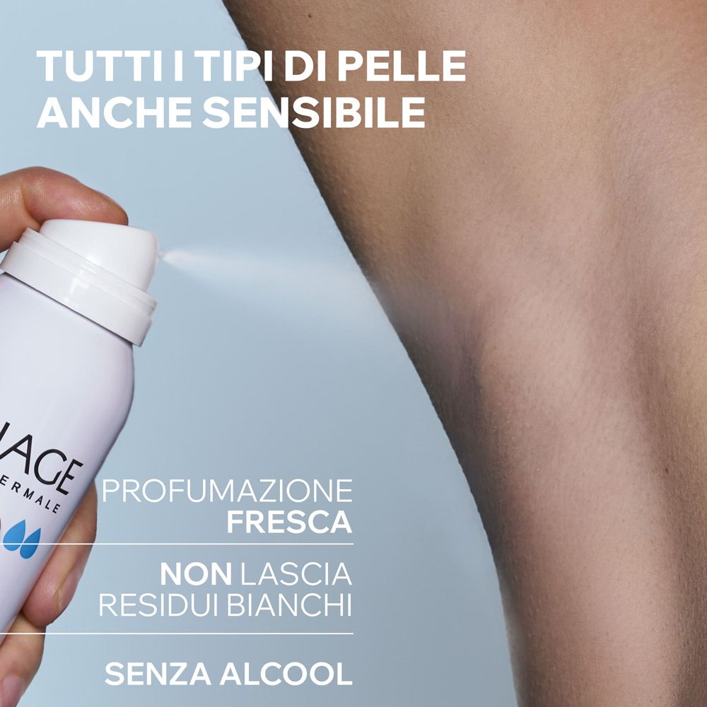 Déodorant vaporisé sur l'aisselle. Texte : Profumazione fresca, Non lascia residui bianchi, Senza alcool.