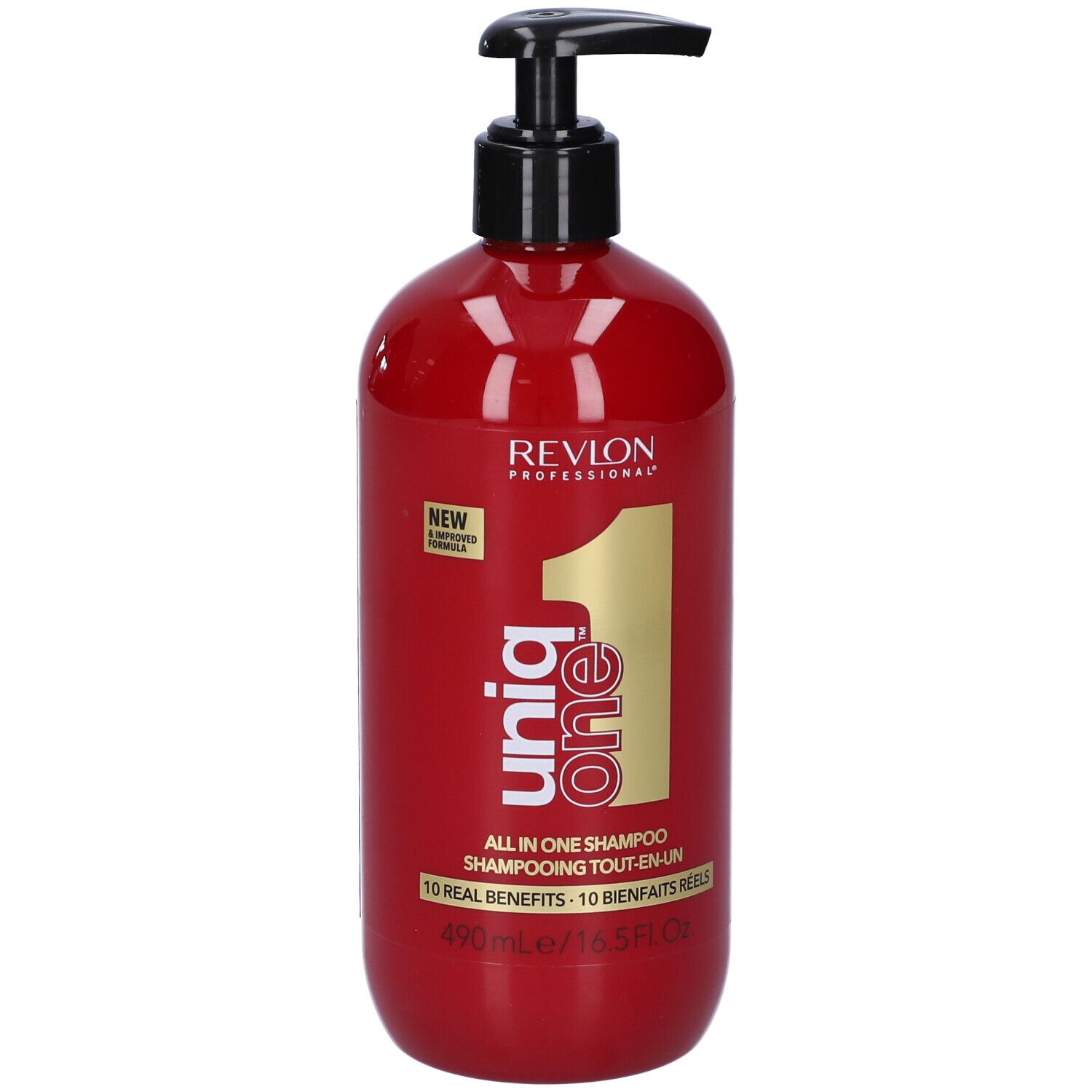 Flacon de shampooing rouge avec pompe noire. Inscription : Revlon, Uniq One, All in One Shampoo. 490ml/16.5 fl.oz.