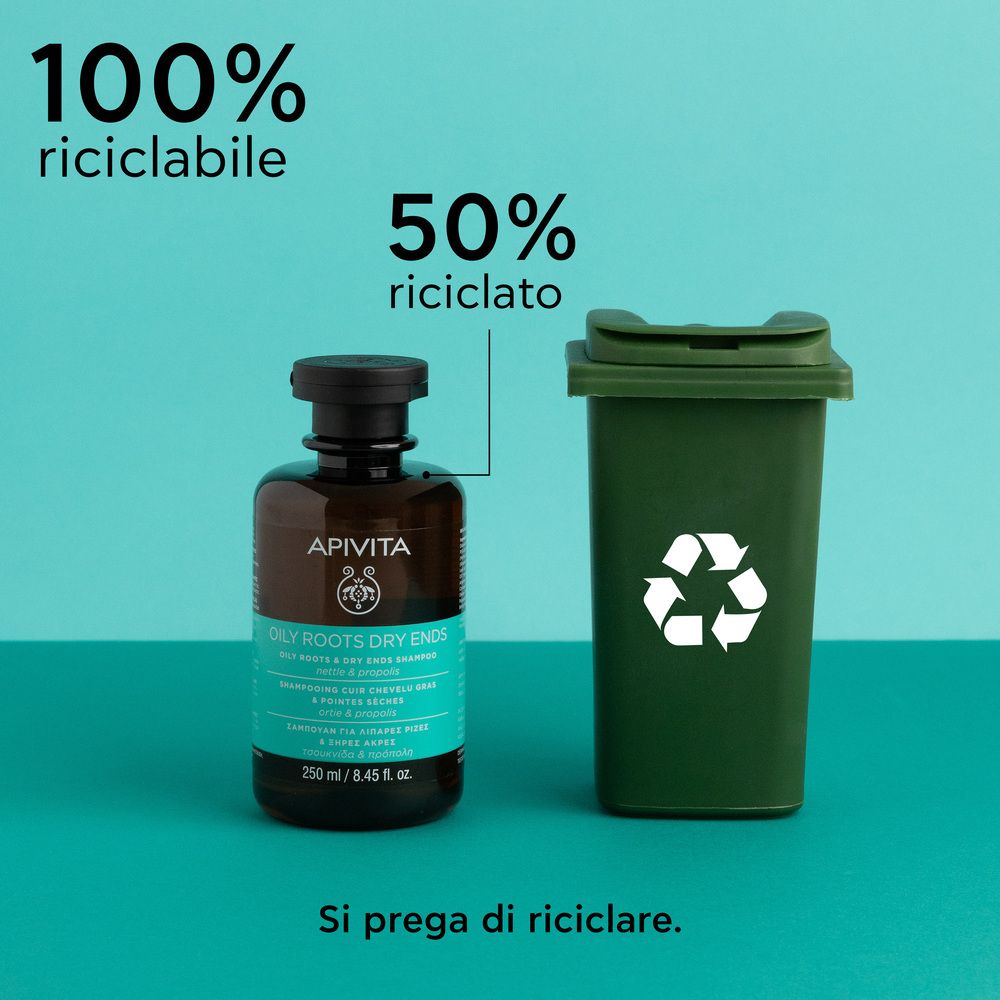 Bouteille de shampoing Apivita à côté d'une poubelle de recyclage verte. 100% recyclable, 50% recyclé.