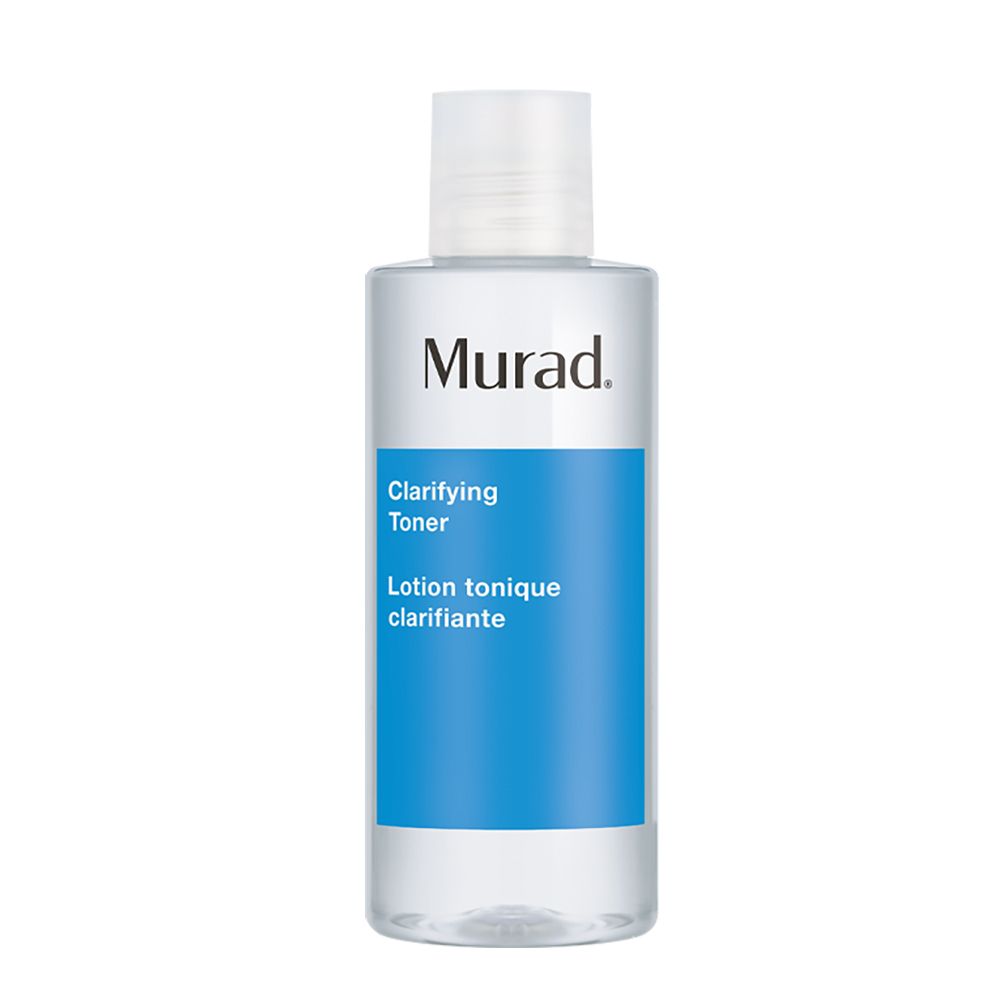 Flacon transparent avec bouchon blanc. Étiquette bleue avec: Murad Clarifying Toner. Texte noir.