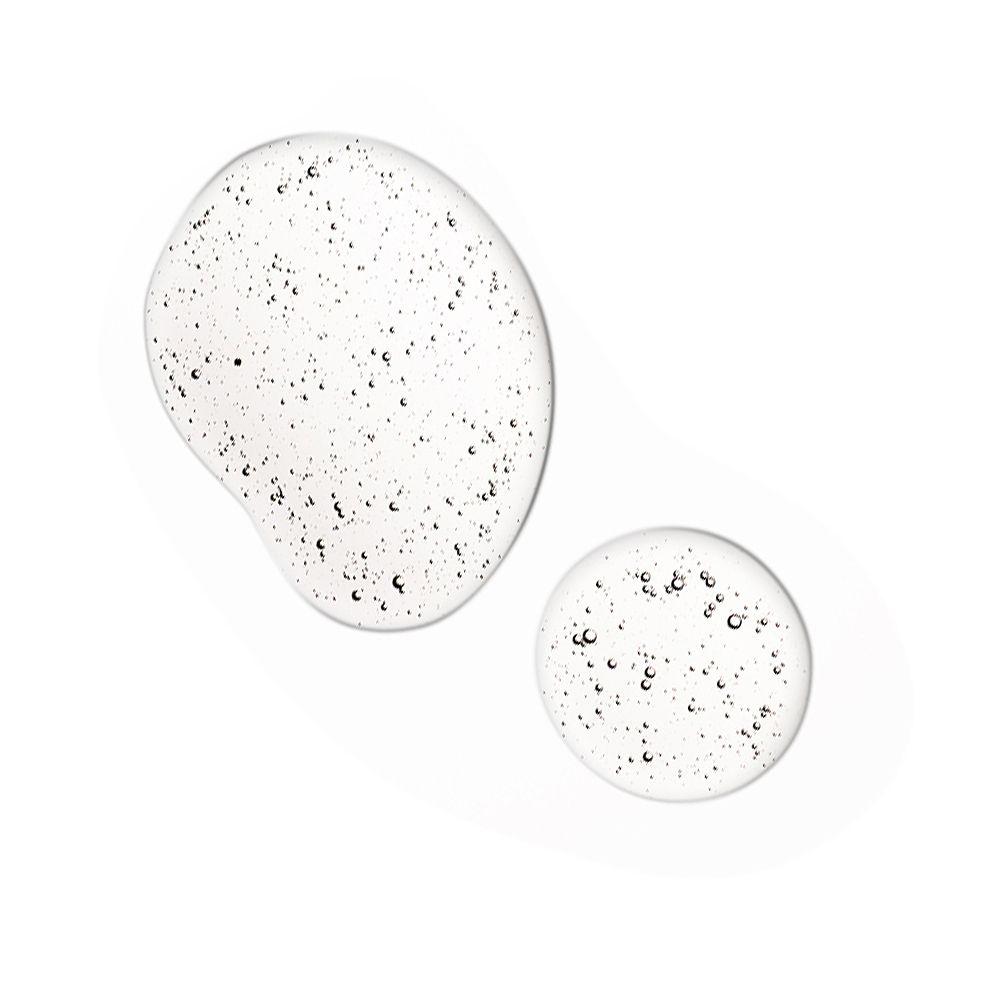 Twee transparante serumdruppels met kleine belletjes op witte achtergrond.