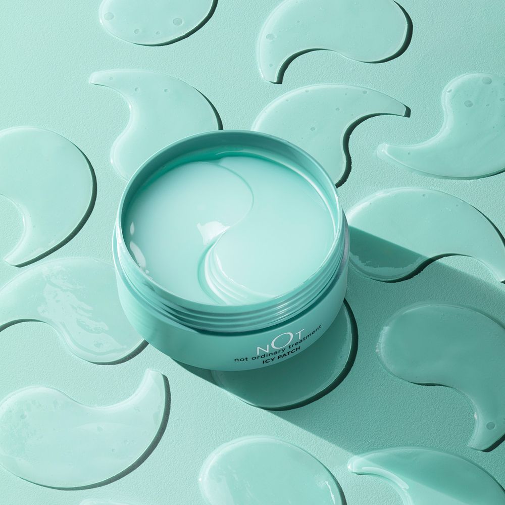 Contenant turquoise entouré de patchs hydrogel dispersés sur fond turquoise.