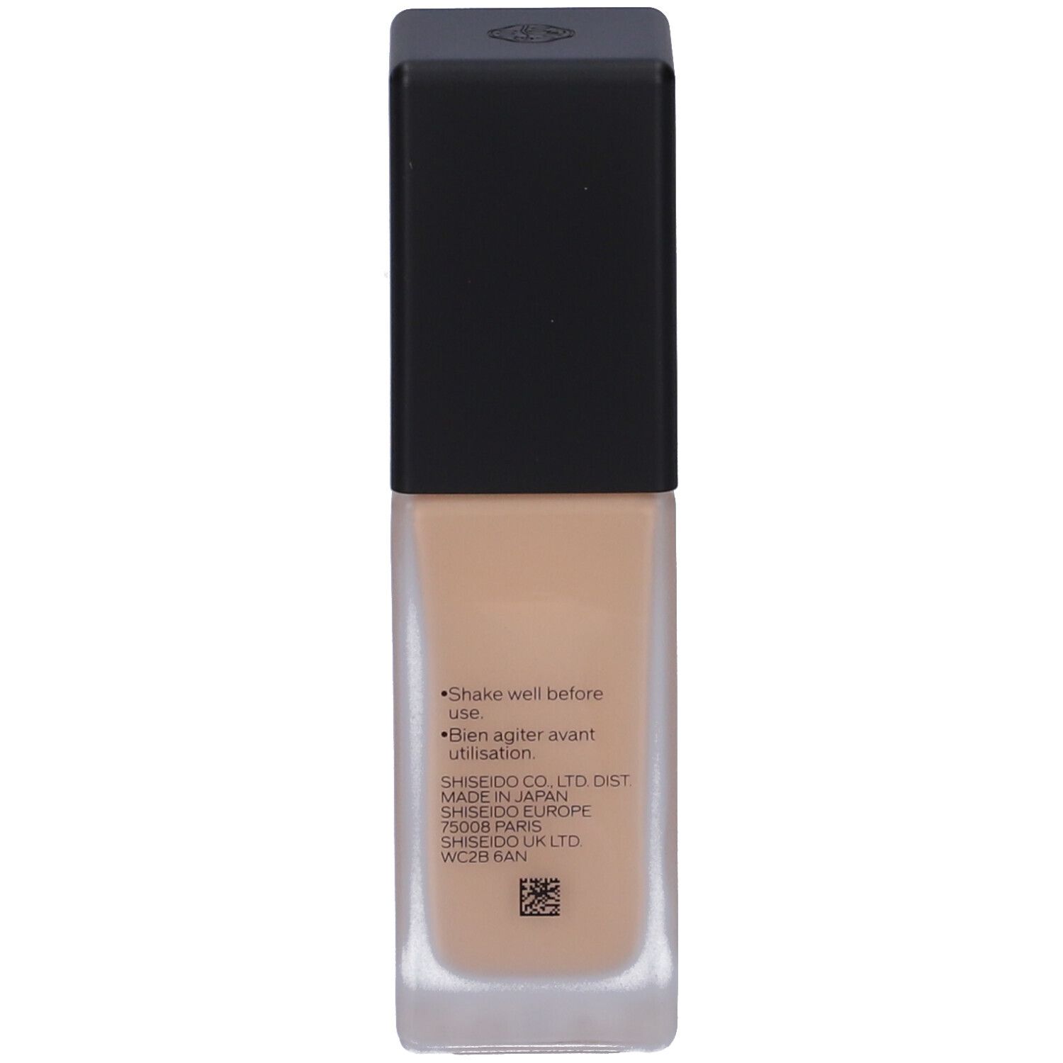 Dos du fond de teint Shiseido Synchro Skin. Texte avec instructions et informations fabricant. Code QR et bouchon noir.
