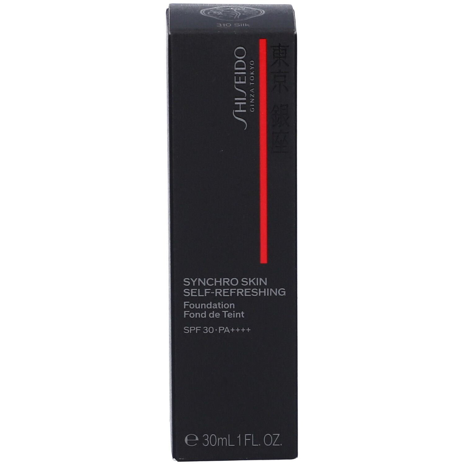 Boîte noire avec fond de teint Shiseido Synchro Skin. Nom du produit, SPF et volume. Bande rouge.