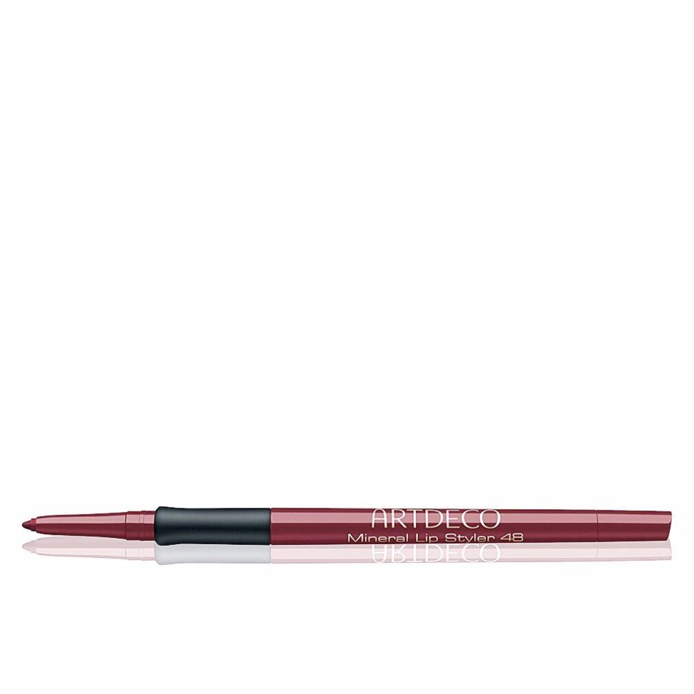 Artdeco Mineral Lip Styler 48. Donkerrode lipliner met zwart middengedeelte. Weerspiegeling. Witte achtergrond.