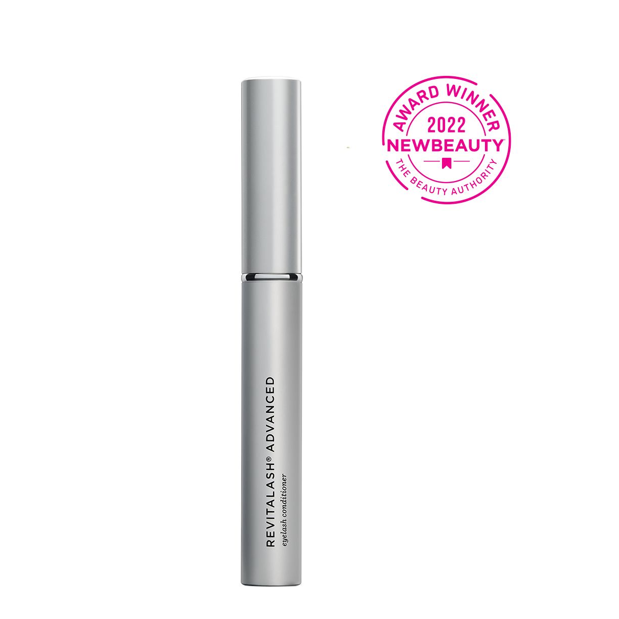 Zilverkleurige tube RevitaLash® Advanced Eyelash Conditioner. Tekst: NewBeauty Award Winner 2022. Zilveren dop.