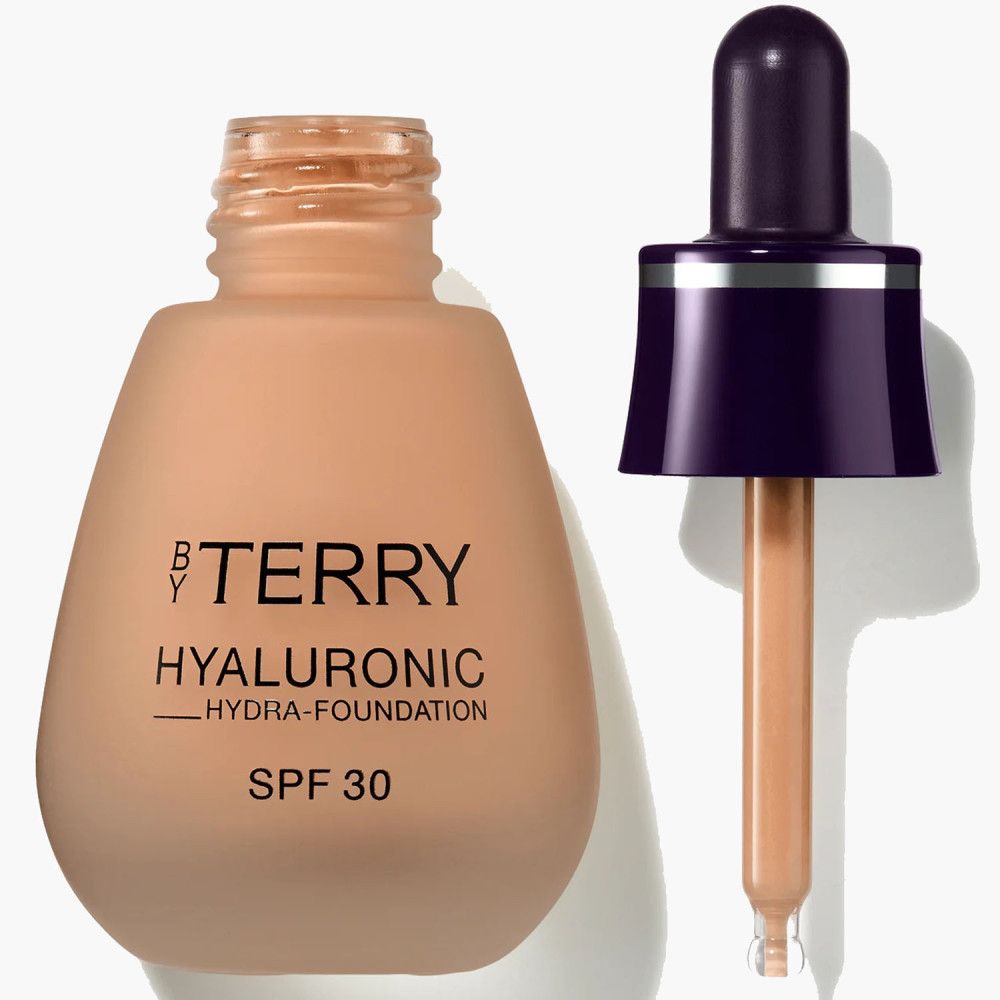 Foundationfles met pipet. Opschrift: By Terry, Hyaluronic Hydra-Foundation SPF 30. Fles geopend.