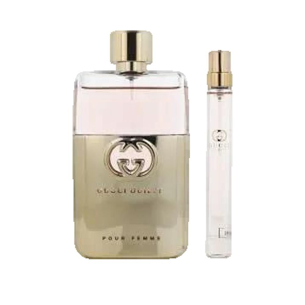 Parfum Gucci Guilty pour femme. Flacon doré avec logo Gucci et vaporisateur. Inscription "POUR FEMME".