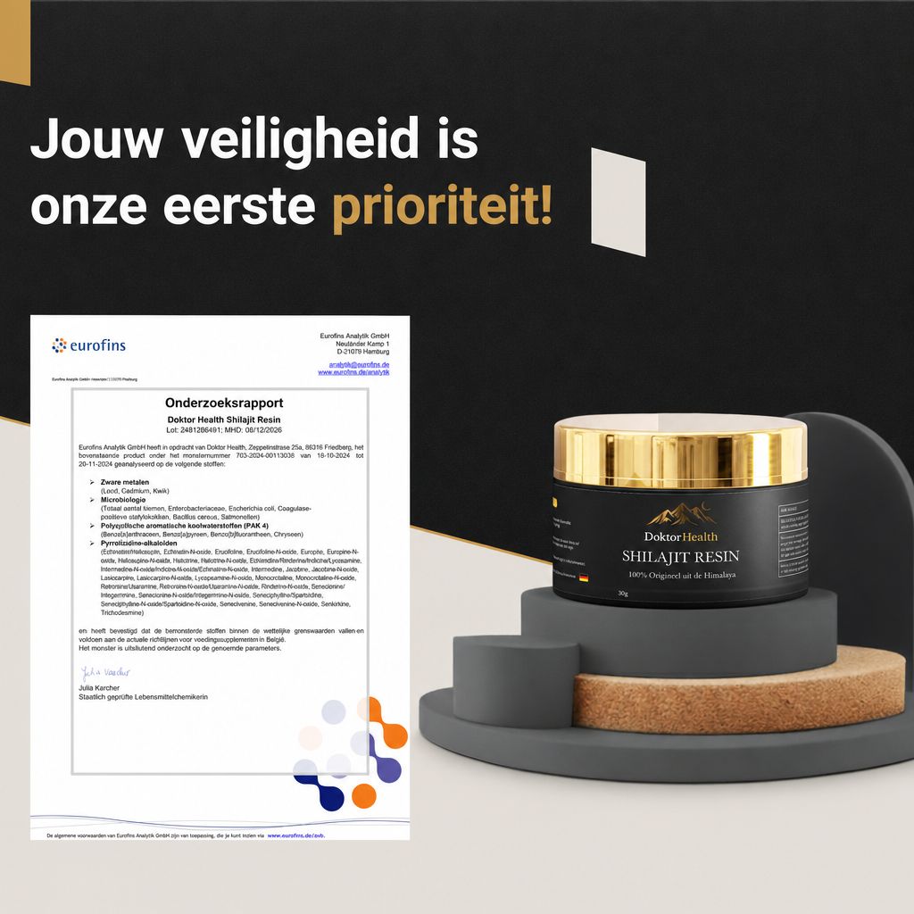 Zwart potje met goudkleurige deksel, gevuld met Shilajit hars, tegen een berglandschap.