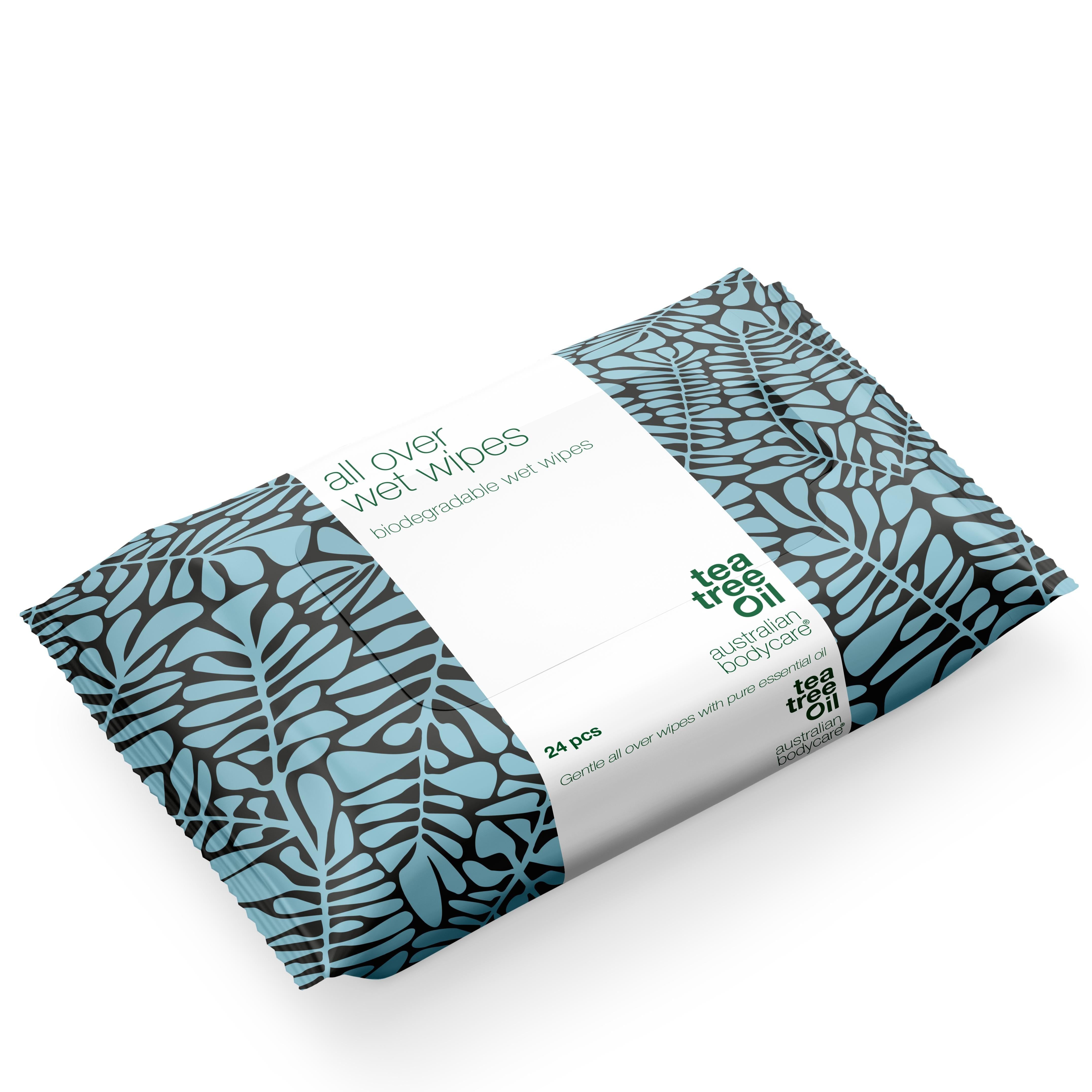 Pakje vochtige doekjes met blauw bladerpatroon. Bevat 24 doekjes. Opschrift: "all over wet wipes".