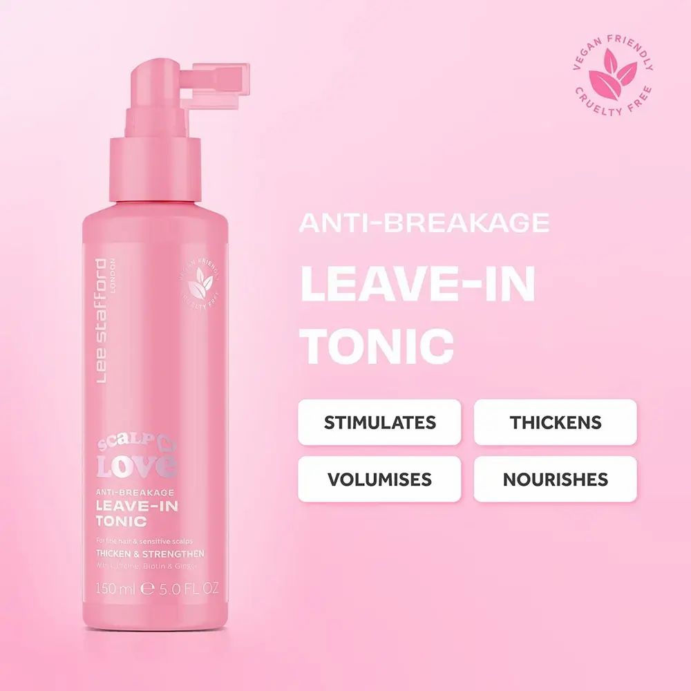 Roze fles met spraykop. Opschrift: Scalp Love Leave-in Tonic. Merk: Lee Stafford. Vegan logo. Tekst: Anti-Breakage.