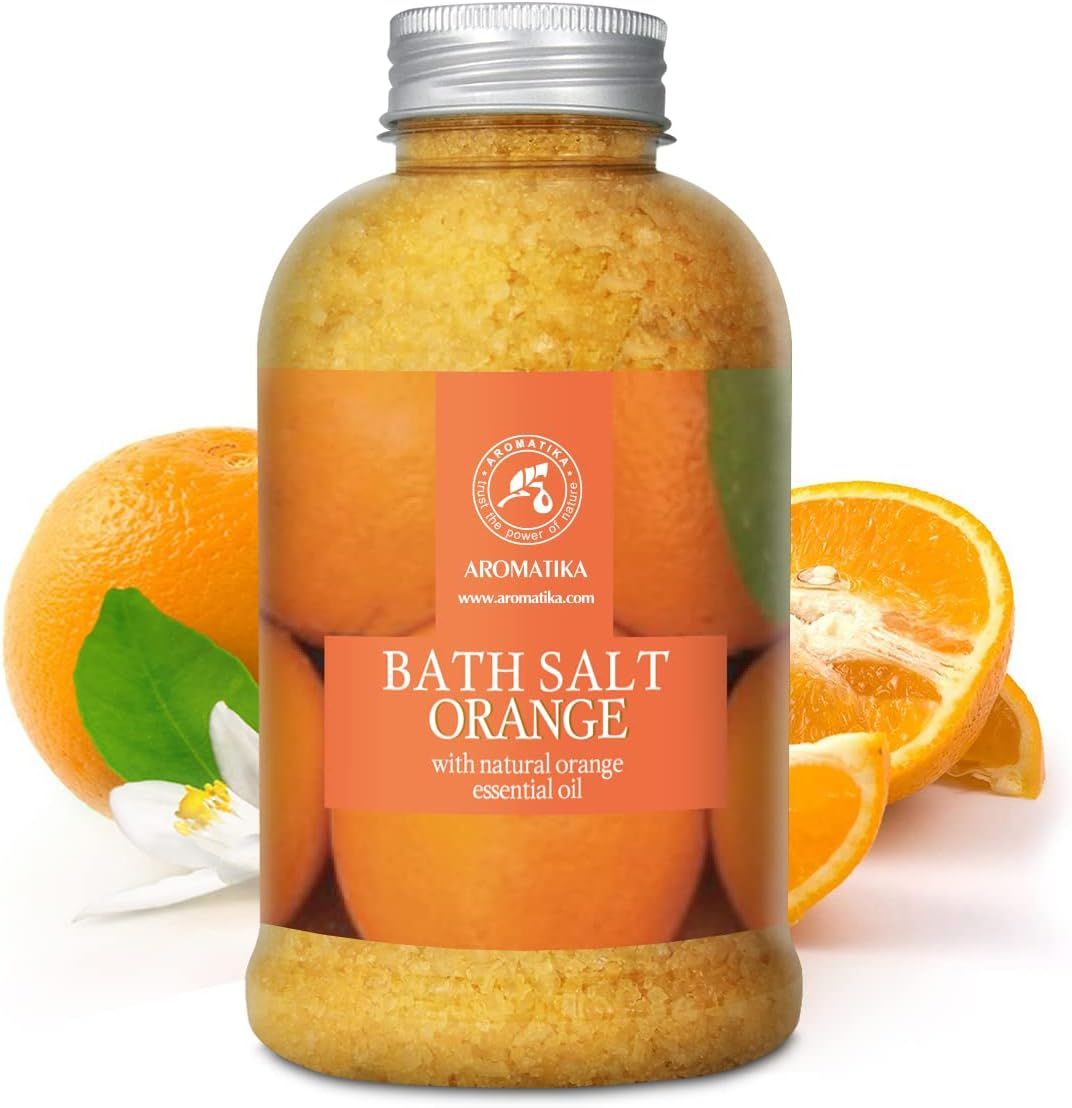 AROMATIKA Badzout Oranje met natuurlijke sinaasappelolie, omringd door verse sinaasappels.