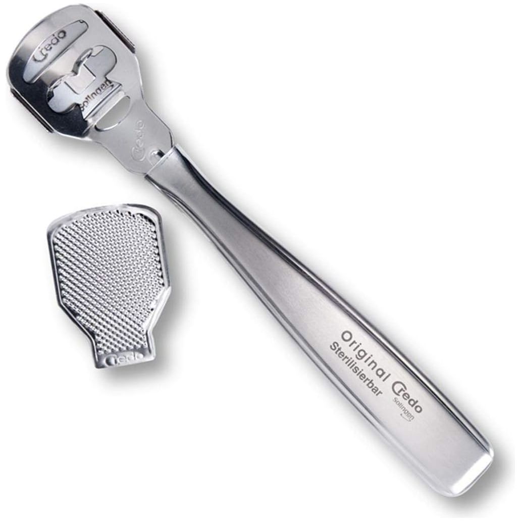 Metalen voetrasp met handvat en aparte rasp. Op het handvat staat "Original Credo Sterilisierbar".